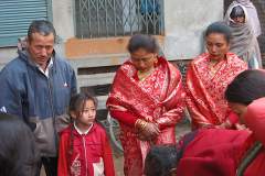 Erster Haarschnitt - Chudakarana - Aufstellung der Familie mit Tante