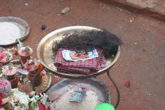 Erster Haarschnitt - Chudakarana - Opferteller mit den abgeschnittenen Haaren