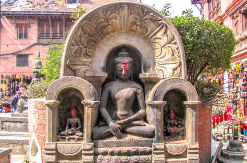 Buddha Shakyamuni aus Stein in Kathmandu, Nepal
