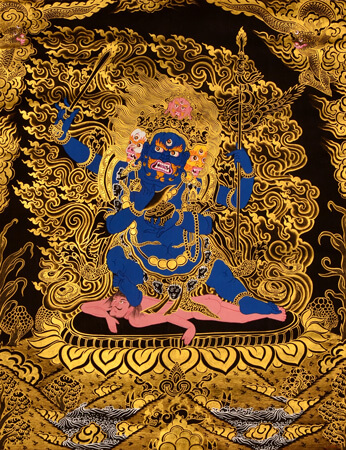 Thangka Mahakala mit goldfarben auf schwarzem Hintergrund