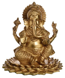 Ganesha Statue sitzend auf Lotusblume